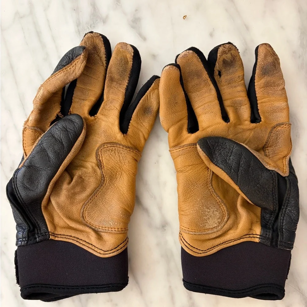 Bruce Bolt batting gloves size youth small